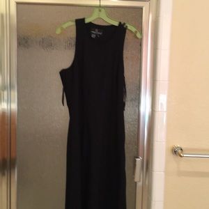 Long cocktail black dress size 6 sleeveless